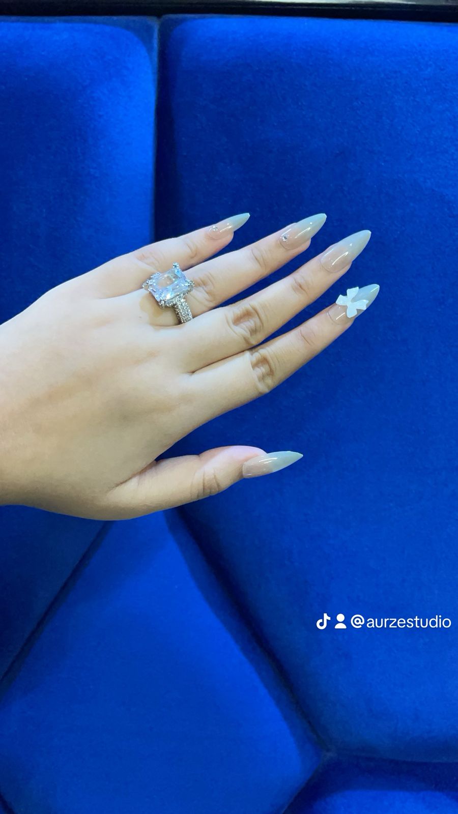 Almond Nude Ombre- - White Bow Press ons