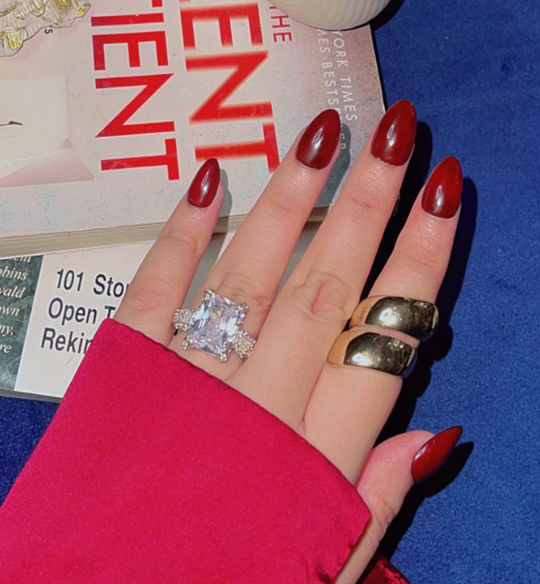 Cherry Red Bliss – Short Almond Press ons Nails