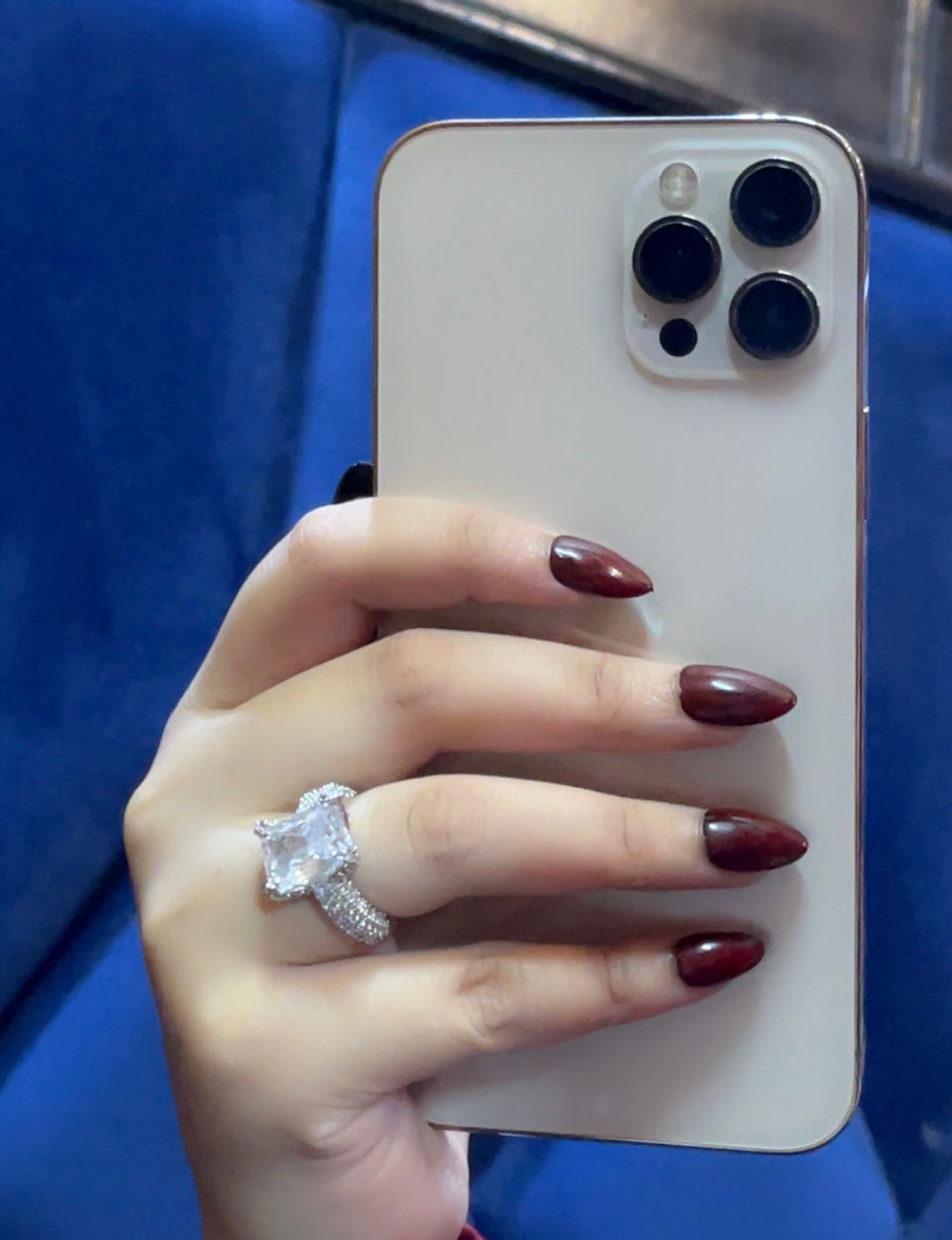 Cherry Red Bliss – Short Almond Press ons Nails