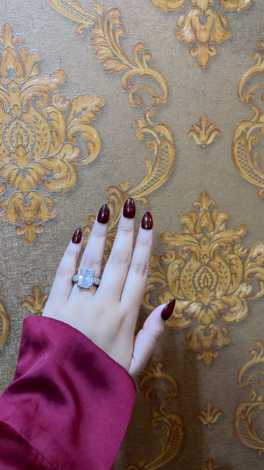 Cherry Red Bliss – Short Almond Press ons Nails