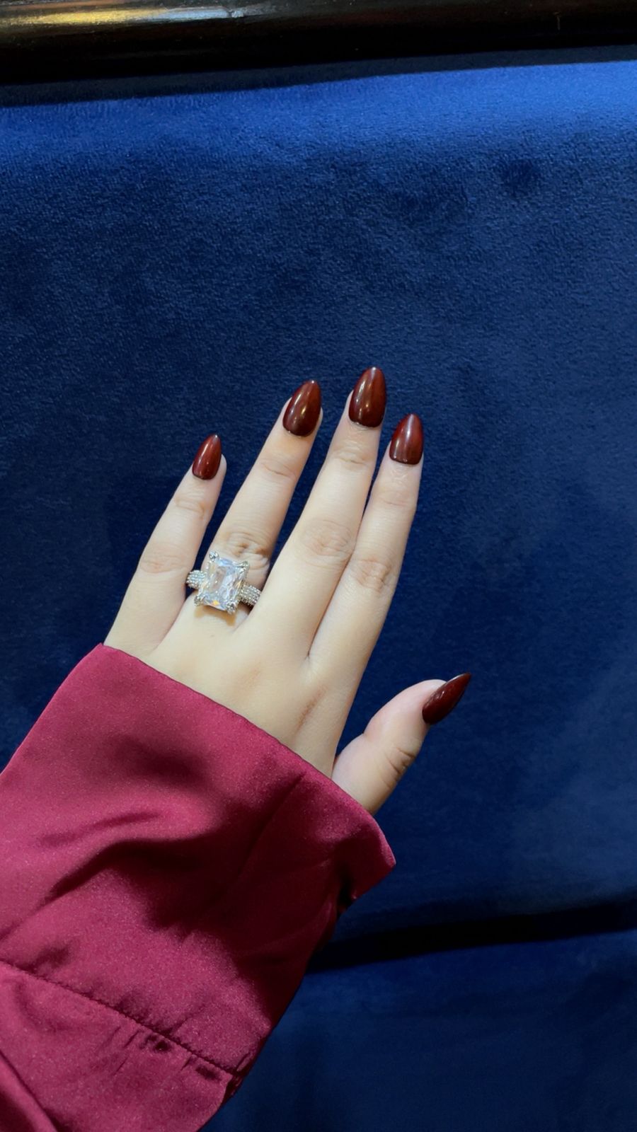 Cherry Red Bliss – Short Almond Press ons Nails