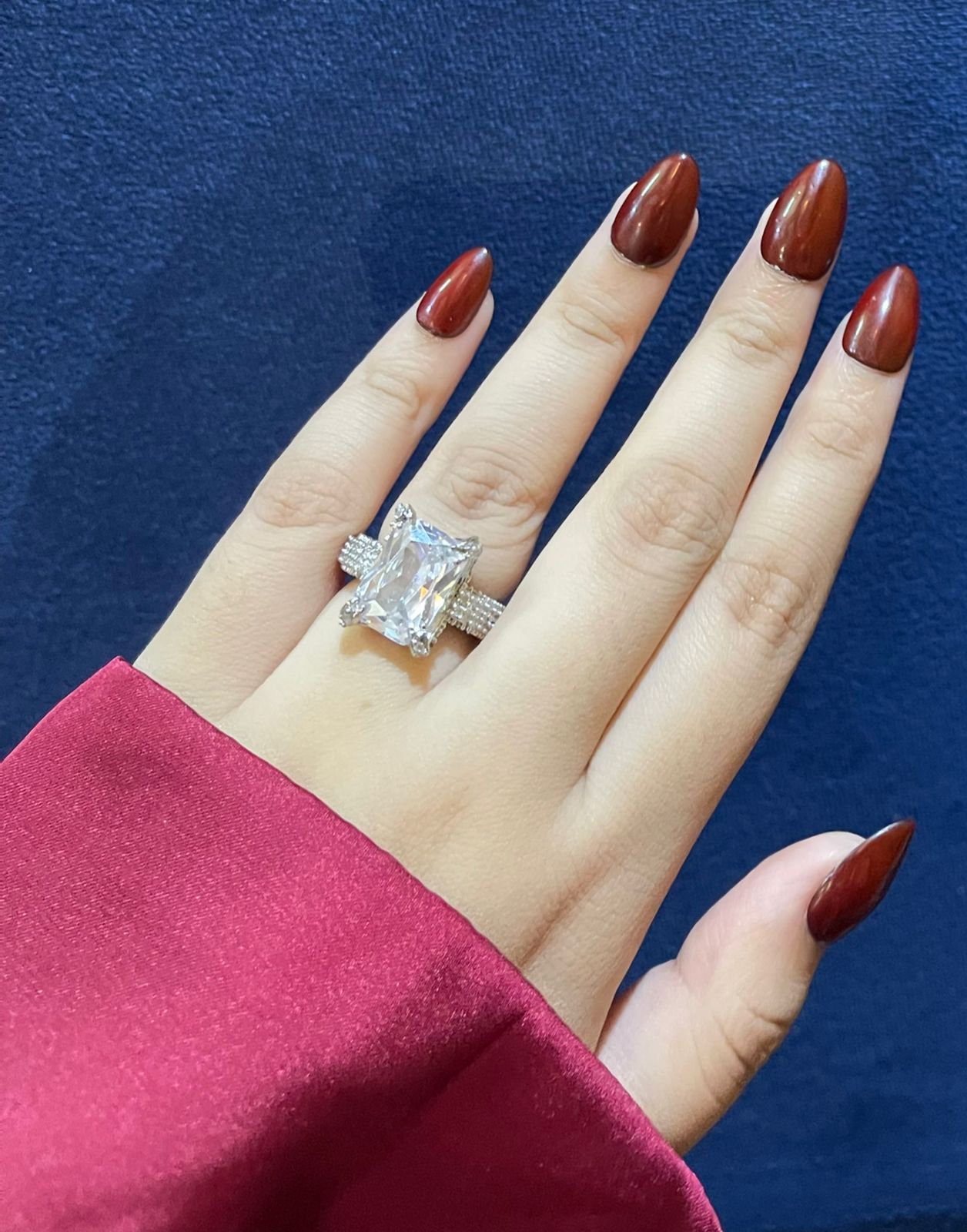 Cherry Red Bliss – Short Almond Press ons Nails