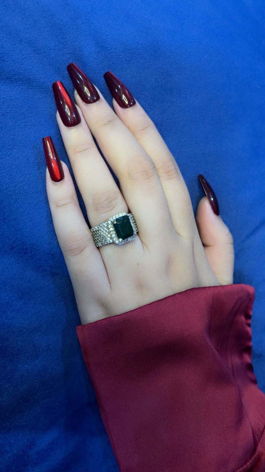 Crimson Glaze – Red Cat Eye Coffin Nails