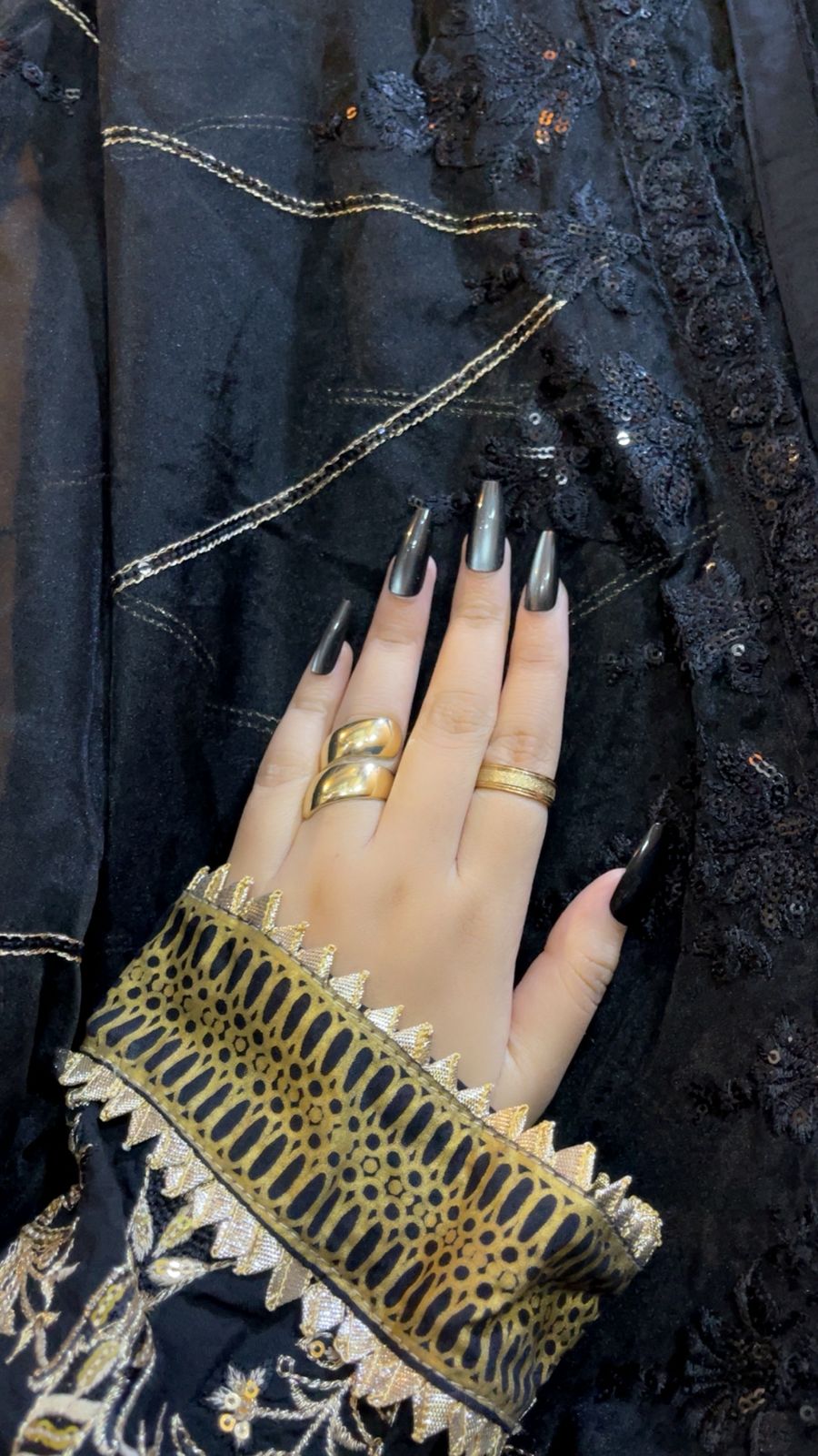 Midnight Magnet – Black Cat Eye Coffin Nails