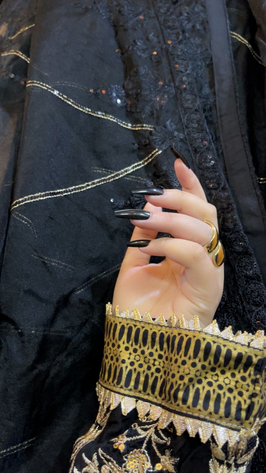 Midnight Magnet – Black Cat Eye Coffin Nails