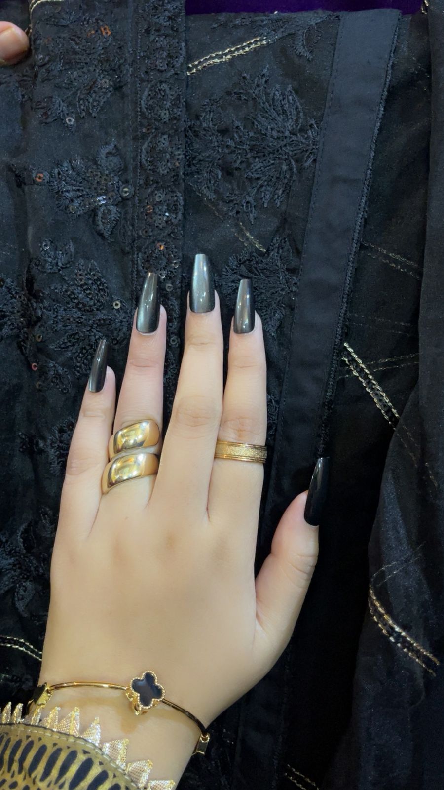 Midnight Magnet – Black Cat Eye Coffin Nails