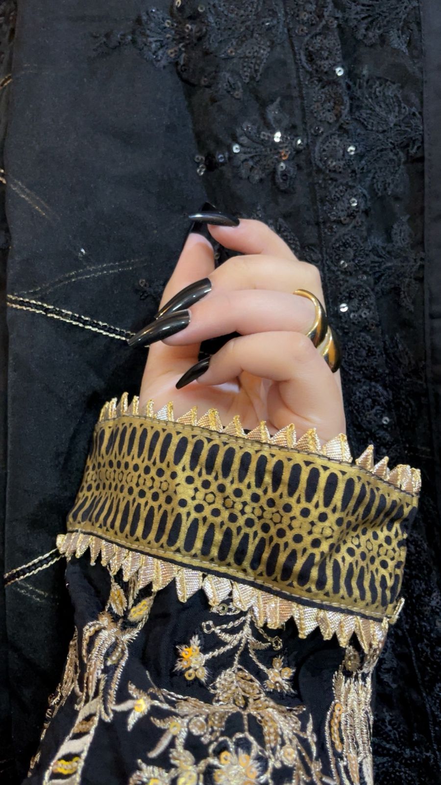 Midnight Magnet – Black Cat Eye Coffin Nails
