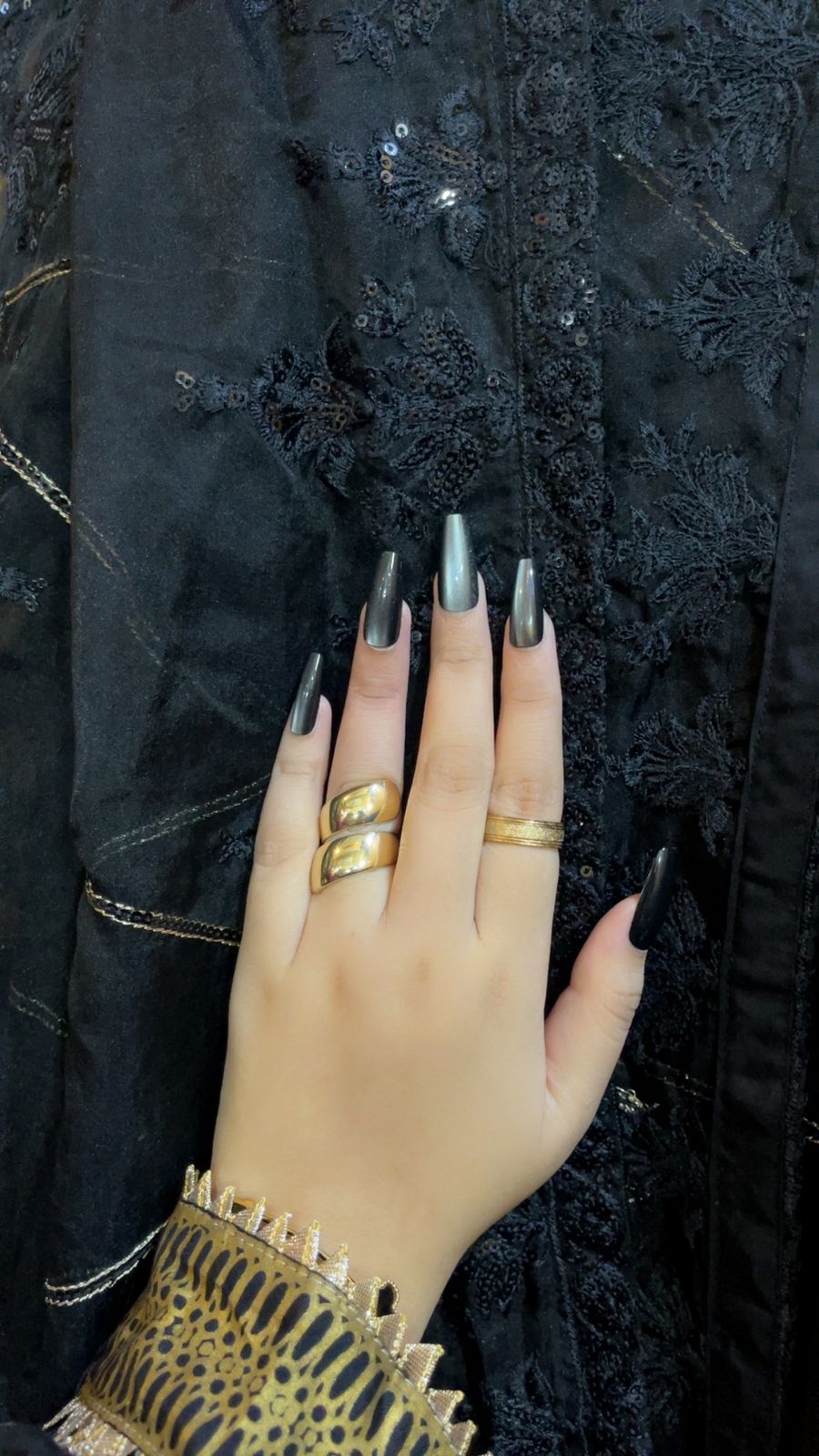 Midnight Magnet – Black Cat Eye Coffin Nails