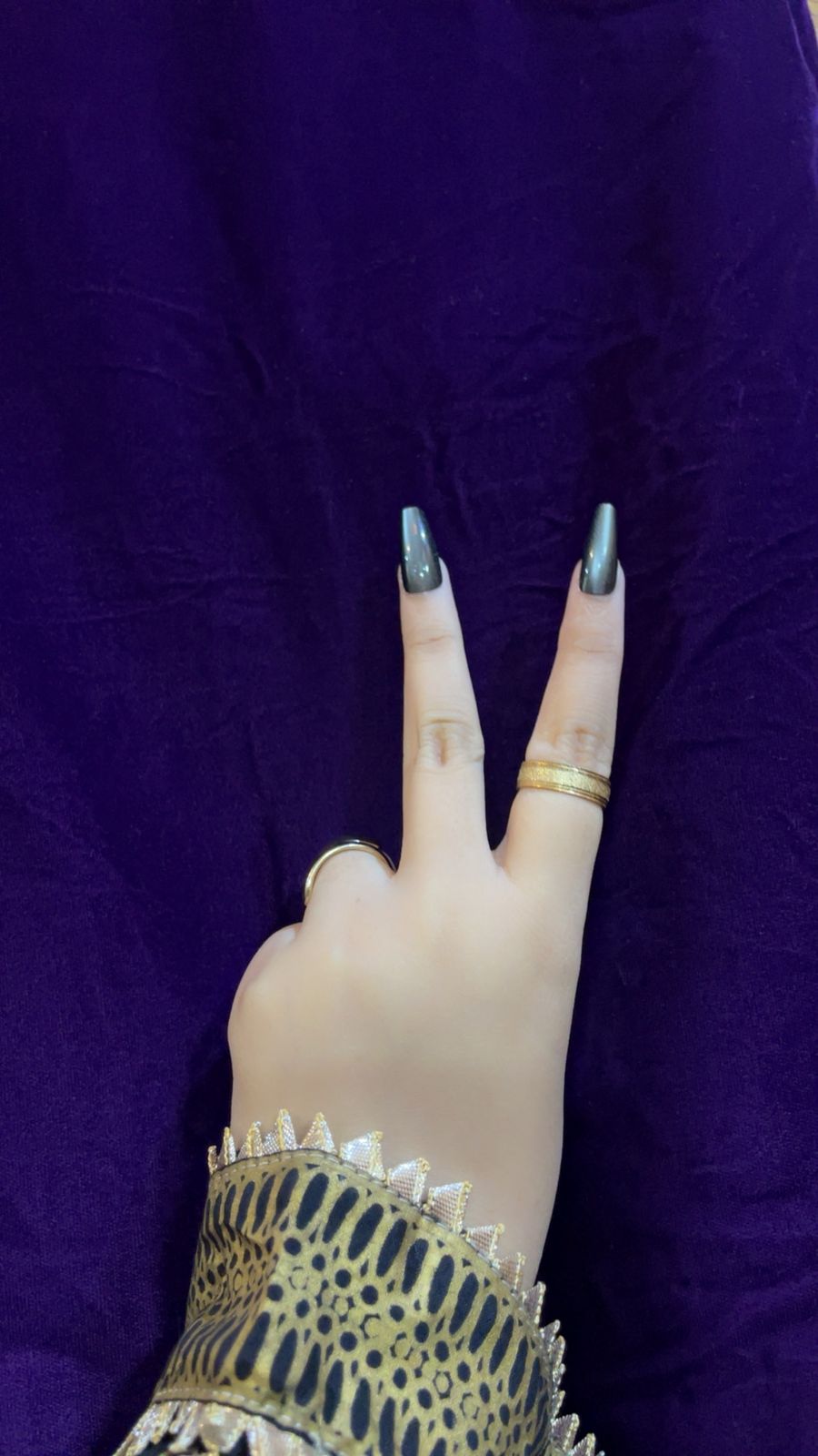 Midnight Magnet – Black Cat Eye Coffin Nails