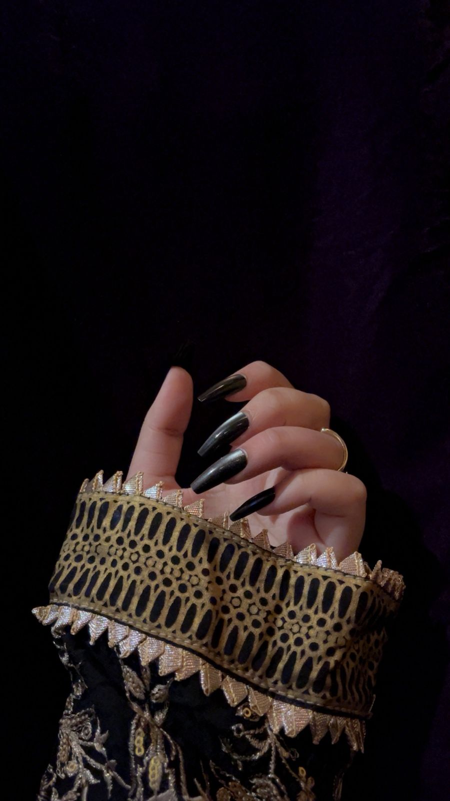 Midnight Magnet – Black Cat Eye Coffin Nails