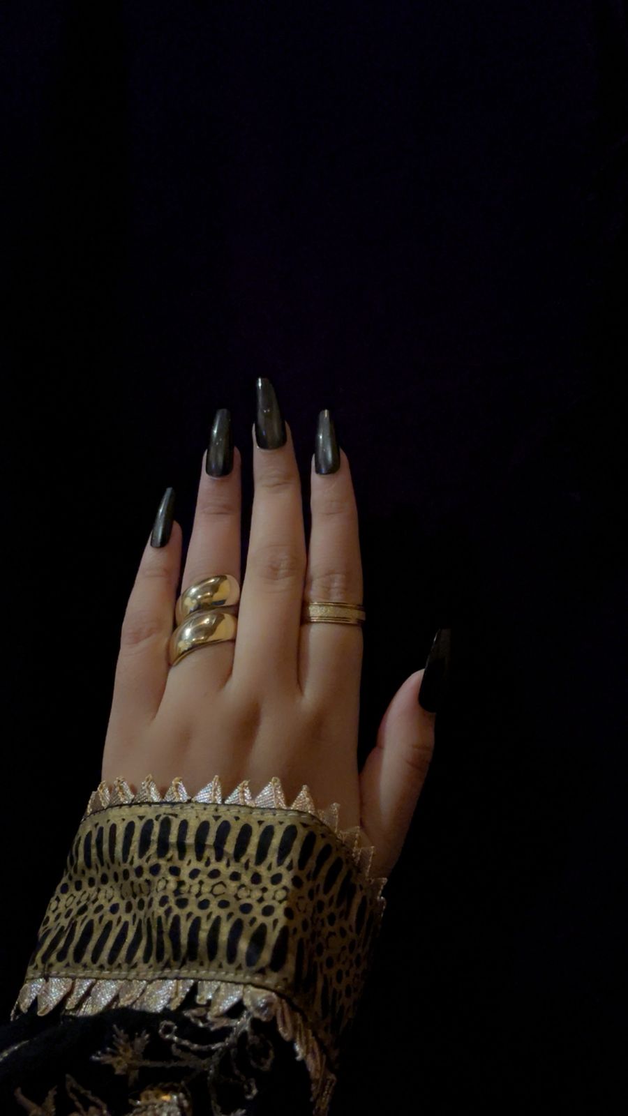 Midnight Magnet – Black Cat Eye Coffin Nails