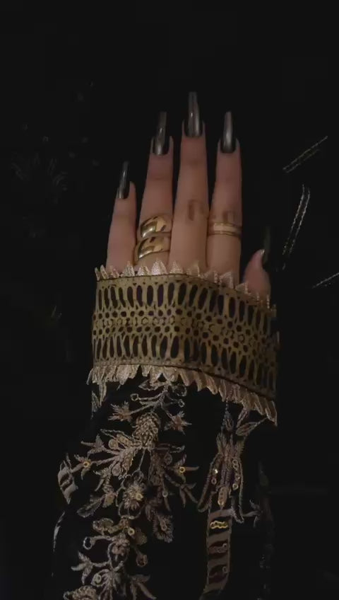 Midnight Magnet – Black Cat Eye Coffin Nails