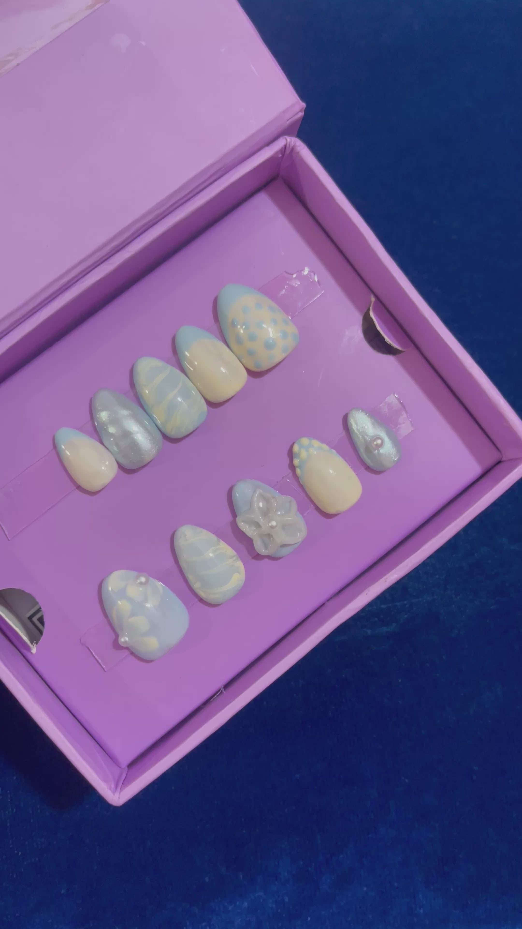 Sky is the limit- Short Almond Press On Nails