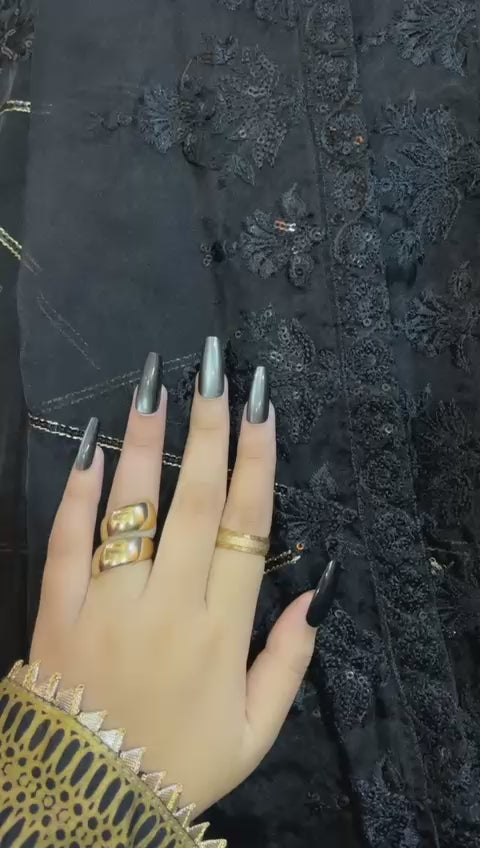 Midnight Magnet – Black Cat Eye Coffin Nails