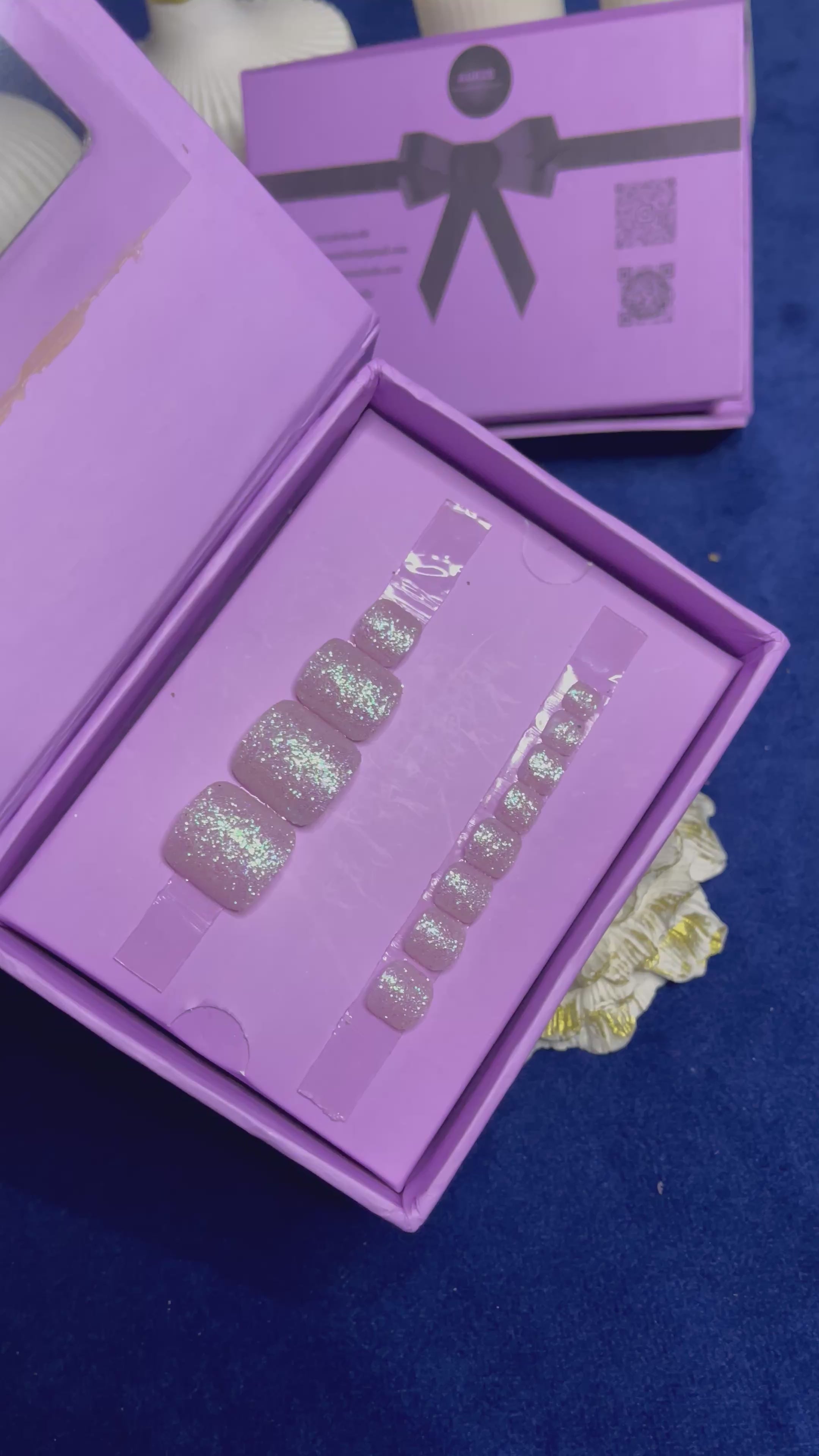 Champaigne - toe nails