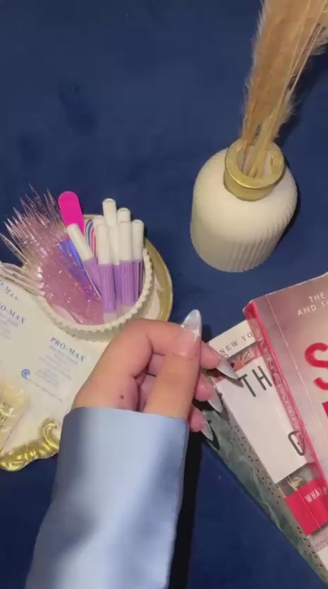 Celestial Pink & Blue Dream – Cat Eye Ombre Almond Press ons Nails