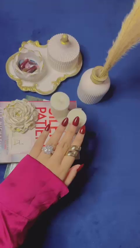 Cherry Red Bliss – Short Almond Press ons Nails